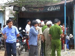 Chồng phát hiện vợ treo cổ chết cạnh con trai đang ngủ