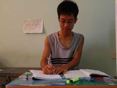 Vừa nhập học, tân sinh viên đỗ hai trường sụt hai kg