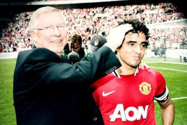 Chuyện MU, Liverpool: Cậu bé và những chiếc đinh