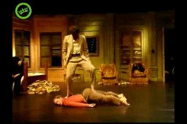 Hi sinh vì nghệ thuật, để đồng nghiệp giẫm đạp lên mình