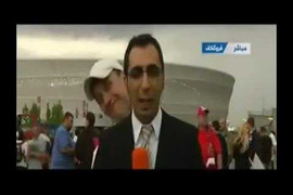 Bày trò sau lưng phóng viên đang tác nghiệp