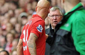 Sao trẻ Liverpool lại tỏ thái độ với Alex Ferguson