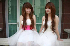 Gặp chị em sinh đôi nổi tiếng của trường múa