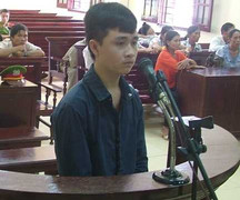 Án tù cho kẻ cưỡng bức con hàng xóm