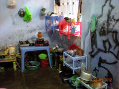 Cận cảnh nơi ở mất vệ sinh, thiếu an toàn của sinh viên