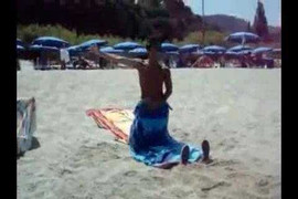 Hài hước clip 'người không xương' bật dậy