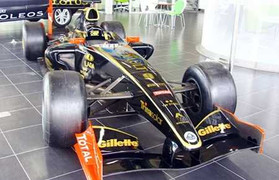 Xe đua công thức 1 xuất hiện tại Hà Nội