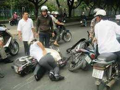 TP.HCM: Hoang mang trước cướp giật đường phố