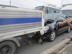 TP.HCM: Bốn ô tô tông nhau liên hoàn giữa cầu