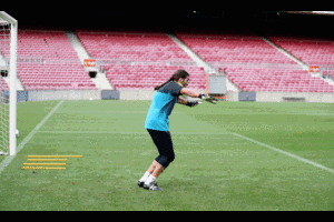 Chán thổi còi giả, thủ môn Barca hóa thân bọ cạp