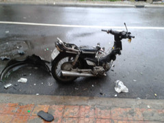 Xe máy và những màn va chạm bất ngờ trên đường phố