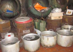 Cận cảnh đường làm bánh dính ruồi, hóa 'đồ chăn nuôi'