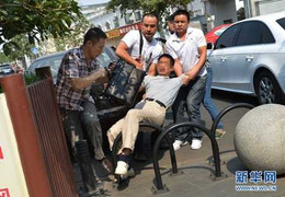 Kỳ lạ nhóm bắt cóc thả người vì... bị chụp ảnh