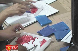 Sa lưới 141 khi đang vận chuyển gần 1.000 viên ma túy