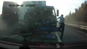 Thoát chết thần kì trong vụ đâm xe kinh hoàng