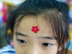 Học sinh hư bị đóng ‘ấn’ như tội phạm