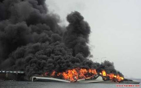 Video,ảnh: Chiến hạm triệu USD của Indonesia bốc cháy