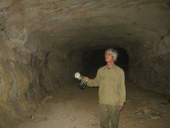 Bí ẩn căn hầm và dòng sông ngầm khổng lồ ở Hòa Bình
