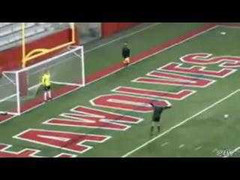 Thủ môn 'cố tỏ ra nguy hiểm' nhưng vẫn thủng lưới