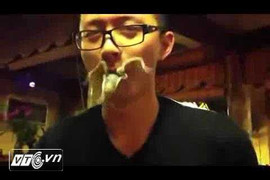 Kinh hoàng clip ăn mực sống