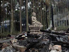 Banglades: 25.000 tín đồ Hồi giáo đốt chùa Phật giáo