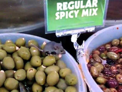 Video khách 'tố' siêu thị để chuột ngâm trong dầu ăn