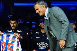 Cự tuyệt MU, Mourinho hẹn tái đấu cùng Alex Ferguson