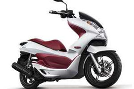 Tung bản mới 'hàng nóng' PCX, Honda mạnh tay hạ giá