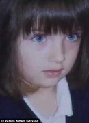 Lơ là, ông bố để con bị cổng tự động kẹp chết