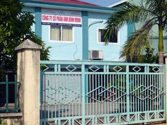 Bội ước, thị uy đối tác, 7 lần trốn thi hành án