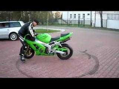 Nghịch dại, tự điều khiển cho môtô húc mình