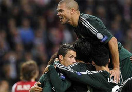 Ronaldo lập hat-trick, Real gửi'chiến thư' tới Barca