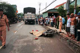 Chết thảm vì tiếng còi xe tải