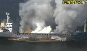 Thế giới 24h: Tàu Trung Quốc bốc cháy ở biển Nhật