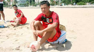 'Hành xác' quá tải, đôi chân bạc tỷ tụ máu