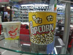 Lợi nhuận khổng lồ từ kinh doanh bỏng ngô, kẹo ngọt