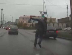 Đi bộ sang đường kiểu... đánh đố