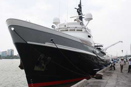 Ngắm 'siêu' du thuyền Itasca neo đậu trên sông Hàn