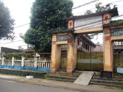 Thi thể nam giới treo cổ trong chùa