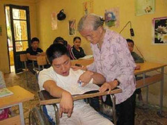 Lớp học đặc biệt nhất Thủ đô của cụ bà 80 tuổi