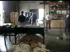 Chiếc máy thần kì tạo ra mọi thứ từ phế thải?