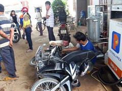 Đình chỉ cây xăng bán xăng có nước lã