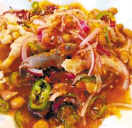 Sửng sốt khi nhìn thấy chuột con trong nộm chân gà