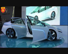 Ô tô lạ tại VN: Không vô-lăng, không đèn pha