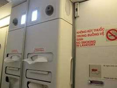 Hút thuốc trên máy bay: Phạt mãi khách không chừa