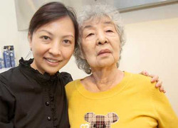 'Chịu chơi', cụ bà 83 tuổi chi ngàn đô lấy lại nét xuân