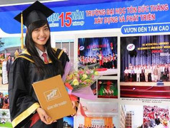 Người đẹp biển rạng ngời trong ngày tốt nghiệp đại học