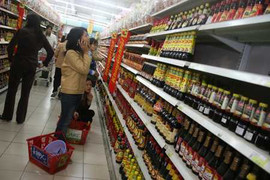 Săn hàng giá rẻ thời 'bão giá'