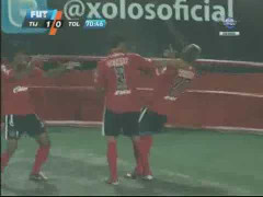 Nhận thẻ đỏ sau khi ăn mừng bàn thắng theo kiểu xả súng