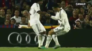 Ronaldo chấn thương vai, Messi quan tâm chăm sóc